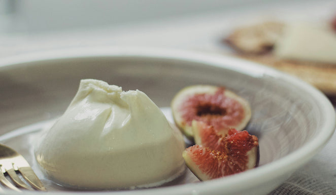 Caprese estiva con fichi, bufala e miele